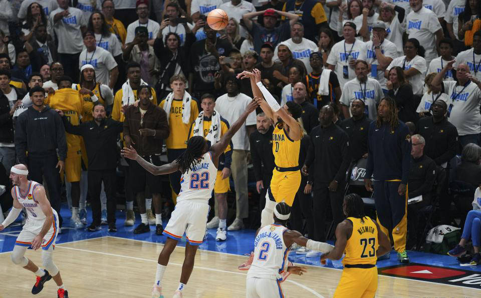 开云官方网站在线登陆-包含克里夫兰骑士训练开放日，转会期单刀错失引欢呼，NBA常规赛在即，球队文化再被提及的词条-开云官方网站在线登陆