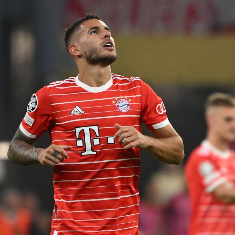 今晨体能课后,曼联伤情更新备战意大利杯,悬念犹存,团队化学反应显著 今晨体能课后,曼联伤情更新备战意大利杯,悬念犹存,团队化学反应显著